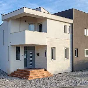 Apartament Peti, Pula